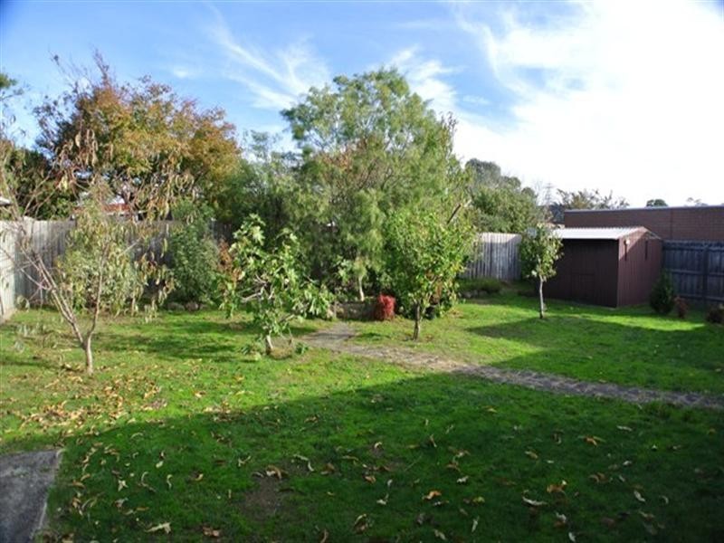 16 Cambridge Drive, Glen Waverley VIC 3150