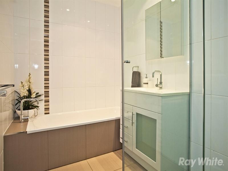 1/2 Monash Drive, Mulgrave VIC 3170