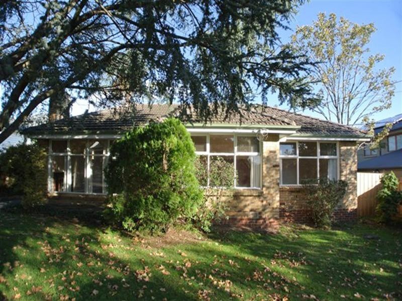 18 Roberts Street, Glen Waverley VIC 3150