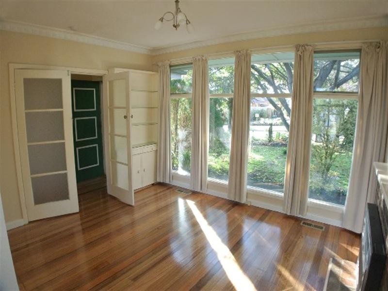 18 Roberts Street, Glen Waverley VIC 3150