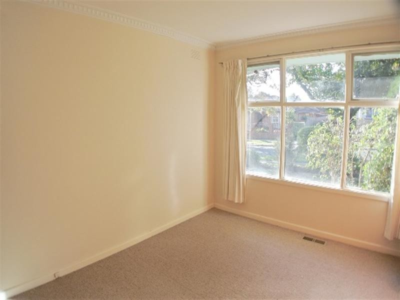 18 Roberts Street, Glen Waverley VIC 3150