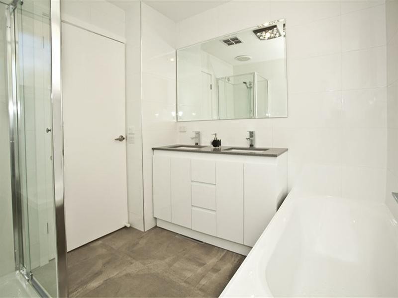 4 Glen Tower Drive, Glen Waverley VIC 3150