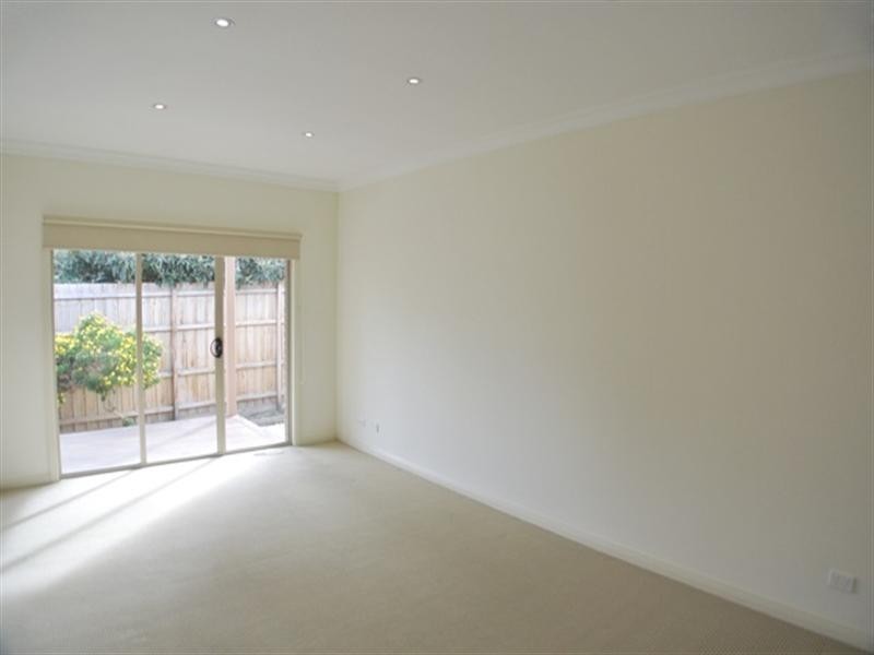 2/47 Pepperell Avenue, Glen Waverley VIC 3150