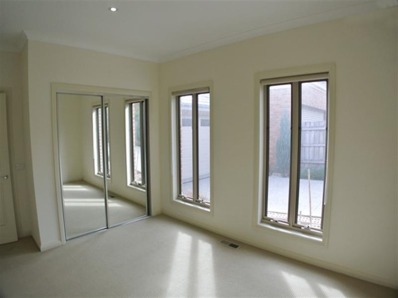 2/47 Pepperell Avenue, Glen Waverley VIC 3150