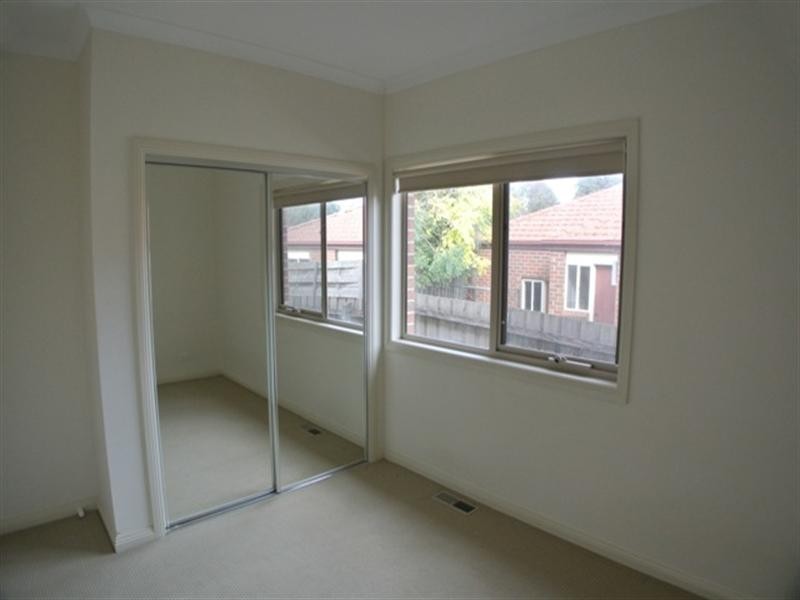 2/47 Pepperell Avenue, Glen Waverley VIC 3150