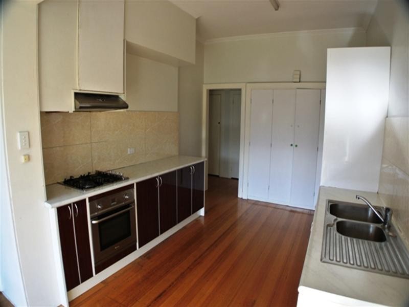 27 Wallace Road, Burwood VIC 3125