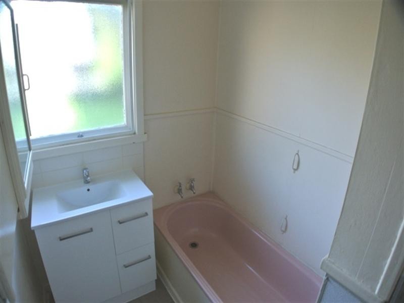 18 Roberts Street, Glen Waverley VIC 3150