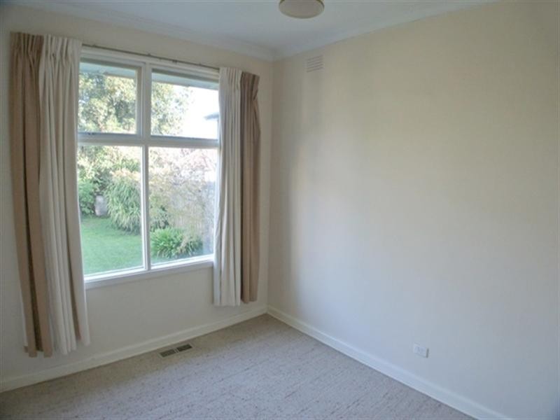 18 Roberts Street, Glen Waverley VIC 3150