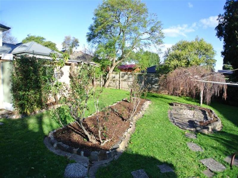 18 Roberts Street, Glen Waverley VIC 3150