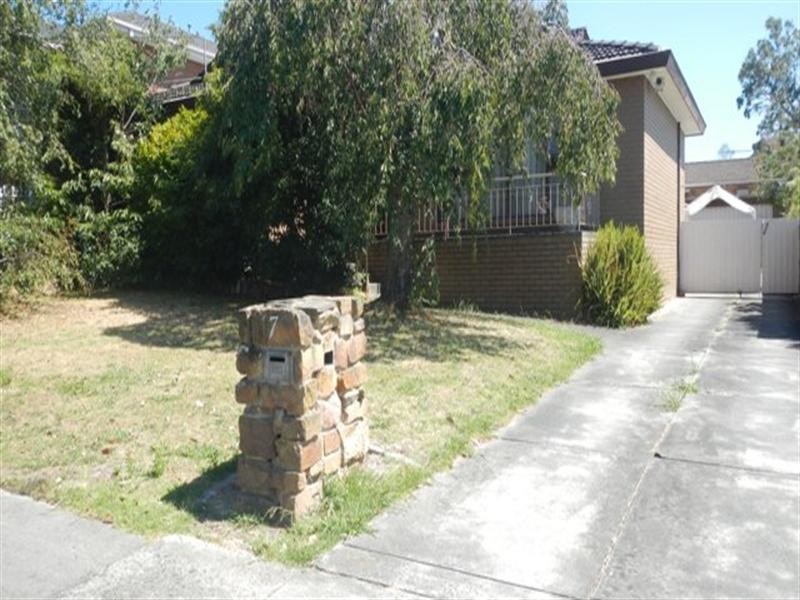 7 Eastleigh Drive, Glen Waverley VIC 3150