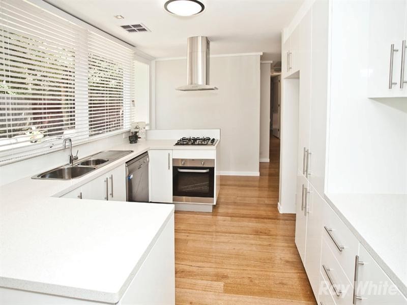 4 Glen Tower Drive, Glen Waverley VIC 3150