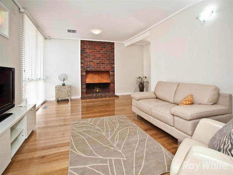 4 Glen Tower Drive, Glen Waverley VIC 3150
