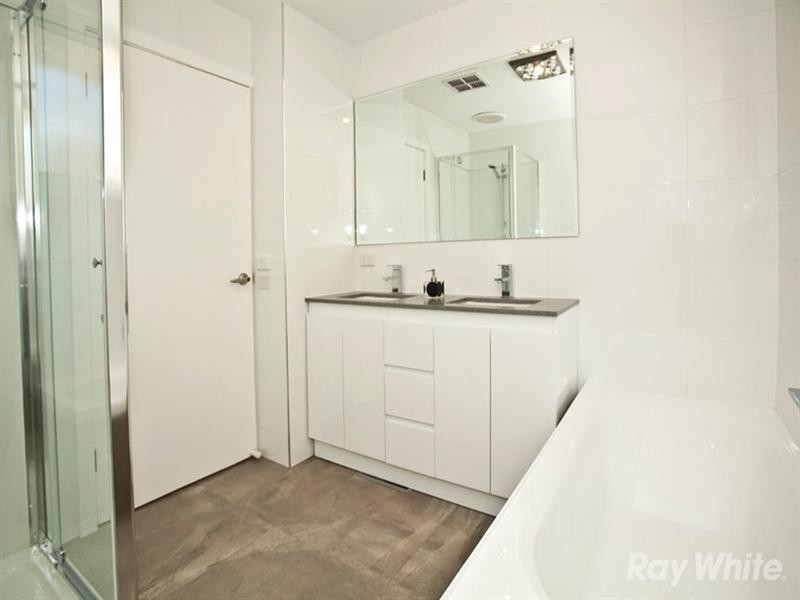 4 Glen Tower Drive, Glen Waverley VIC 3150