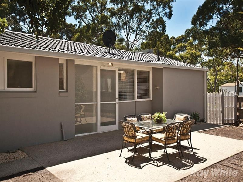 4 Glen Tower Drive, Glen Waverley VIC 3150