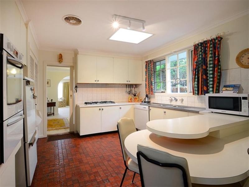 2 Lilian Street, Glen Waverley VIC 3150