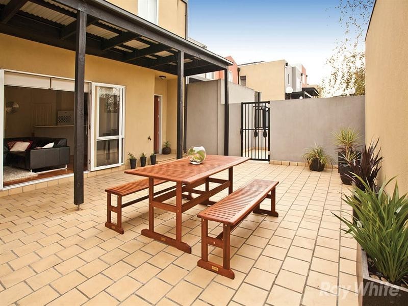 2/22 Tulloch Grove, Glen Waverley VIC 3150