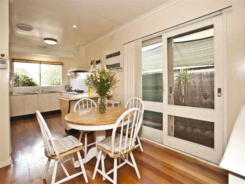 8 Settlers Court, Vermont South VIC 3133