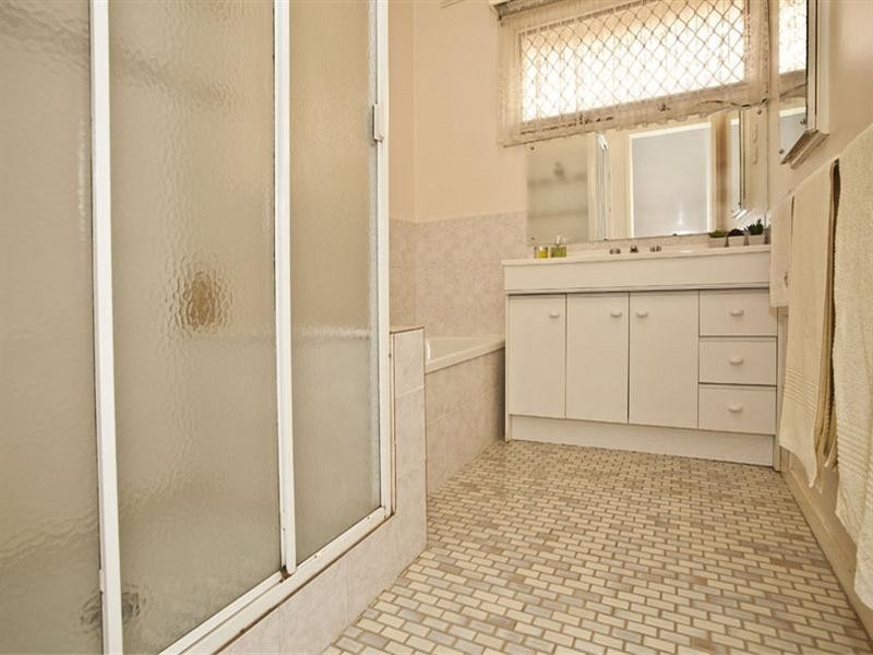 8 Settlers Court, Vermont South VIC 3133