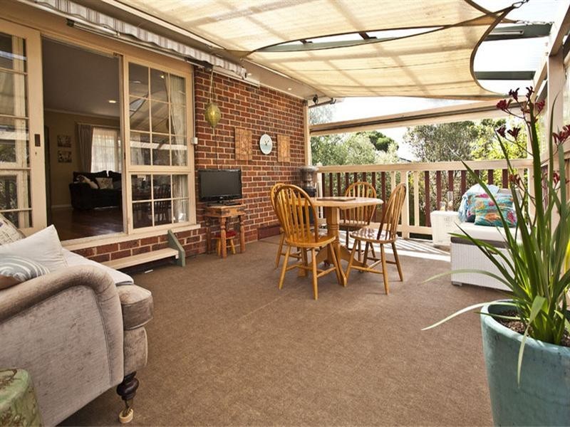 8 Settlers Court, Vermont South VIC 3133