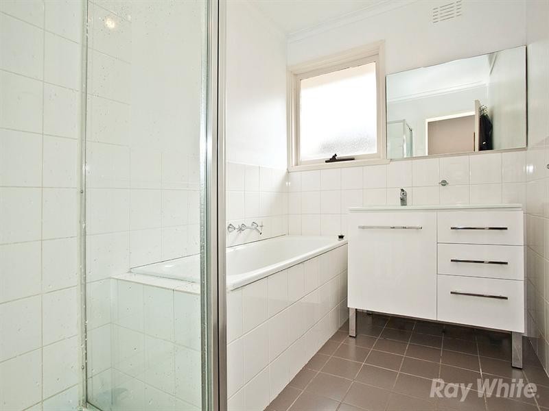 52 Grantley Drive, Glen Waverley VIC 3150