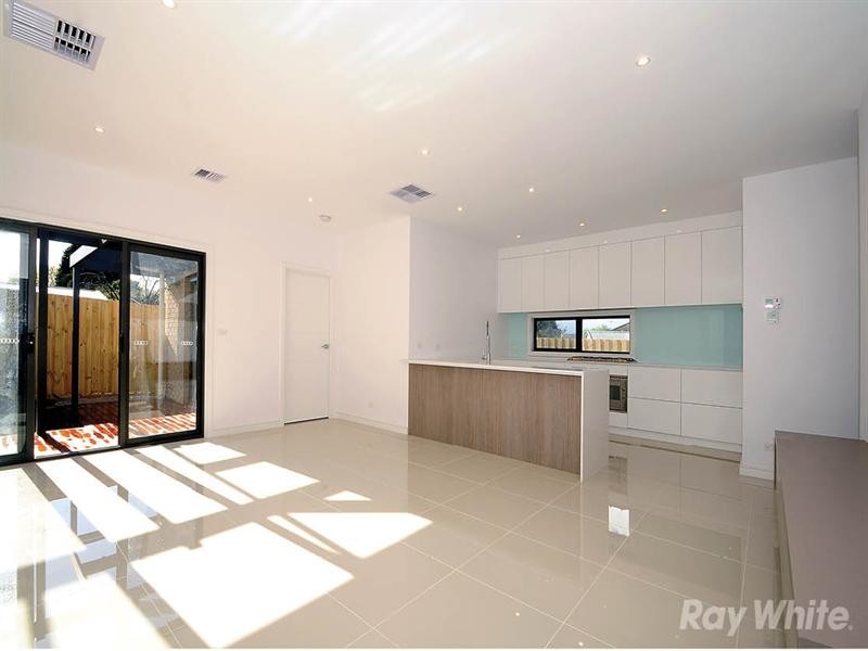 2/2 Kambara Drive, Mulgrave VIC 3170