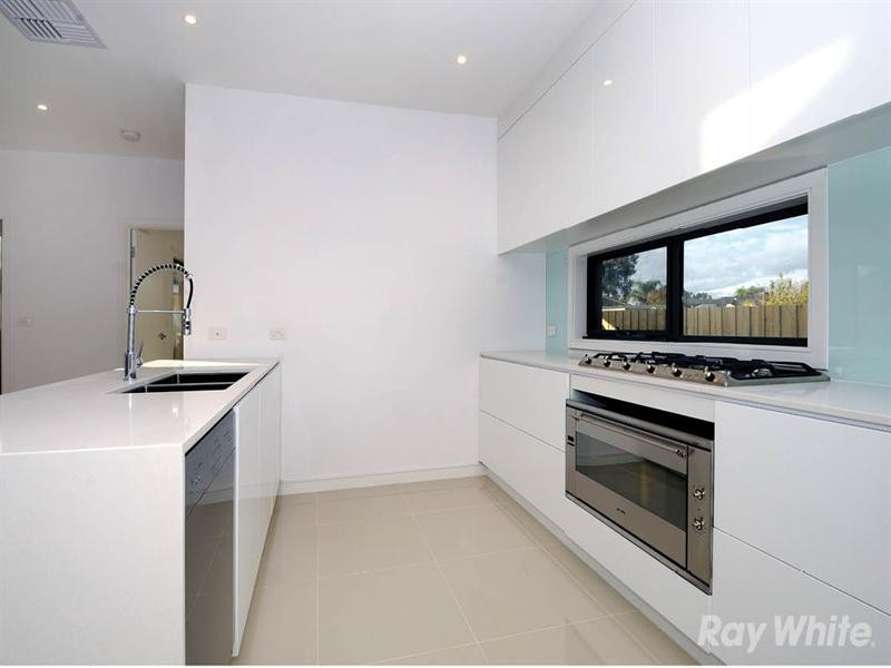 2/2 Kambara Drive, Mulgrave VIC 3170