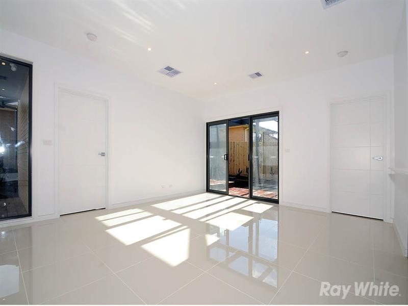 2/2 Kambara Drive, Mulgrave VIC 3170