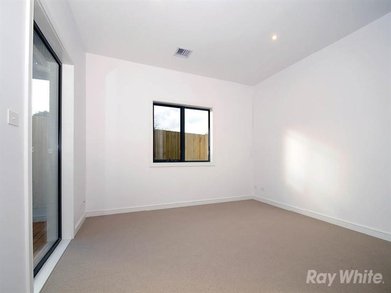 2/2 Kambara Drive, Mulgrave VIC 3170
