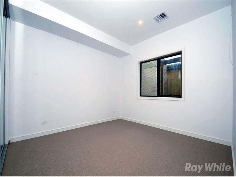 2/2 Kambara Drive, Mulgrave VIC 3170