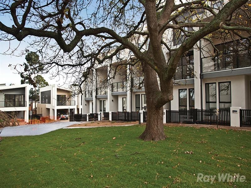 32 Oak Terrace, Wheelers Hill VIC 3150