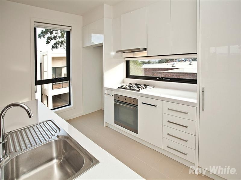 32 Oak Terrace, Wheelers Hill VIC 3150