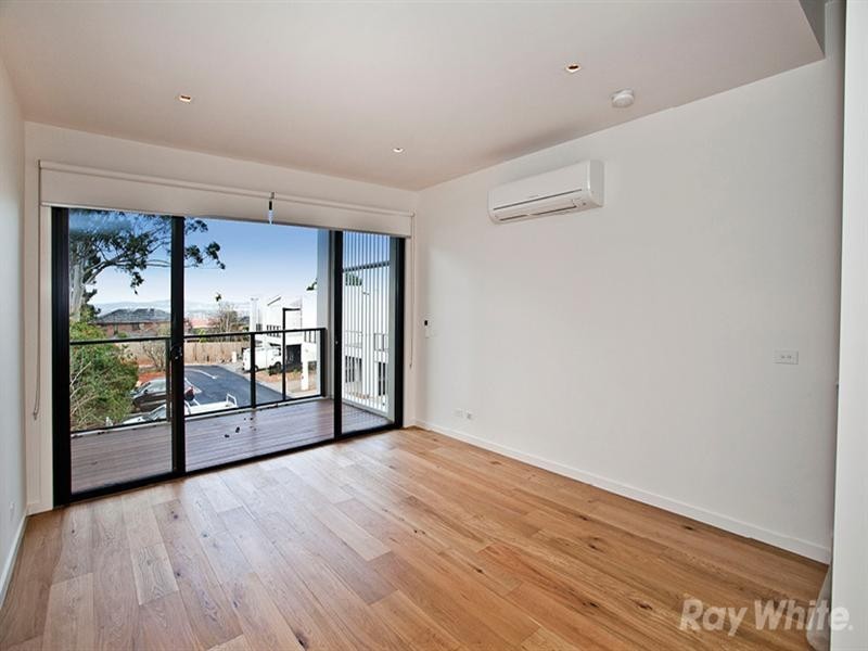 32 Oak Terrace, Wheelers Hill VIC 3150