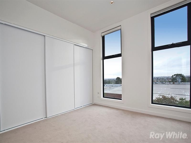 32 Oak Terrace, Wheelers Hill VIC 3150