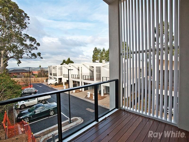 32 Oak Terrace, Wheelers Hill VIC 3150