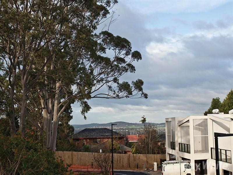 32 Oak Terrace, Wheelers Hill VIC 3150