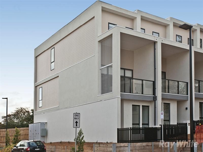 32 Oak Terrace, Wheelers Hill VIC 3150