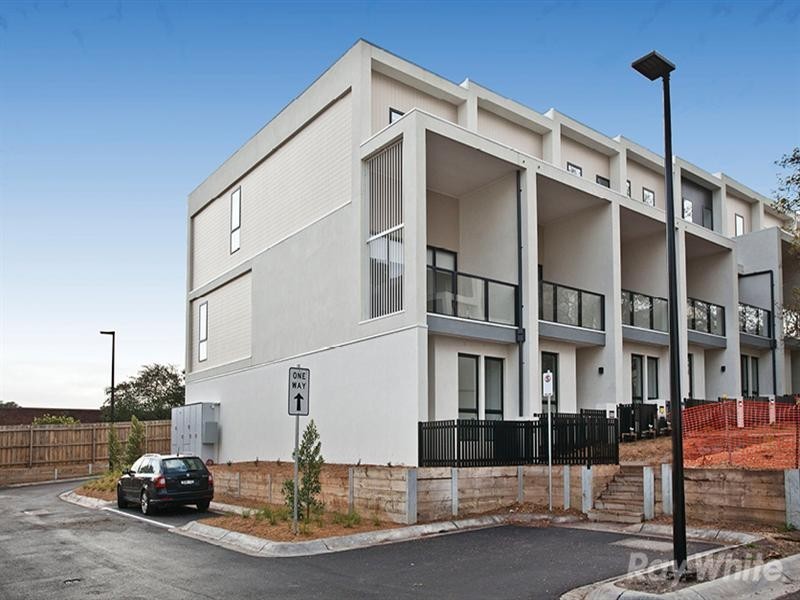 32 Oak Terrace, Wheelers Hill VIC 3150