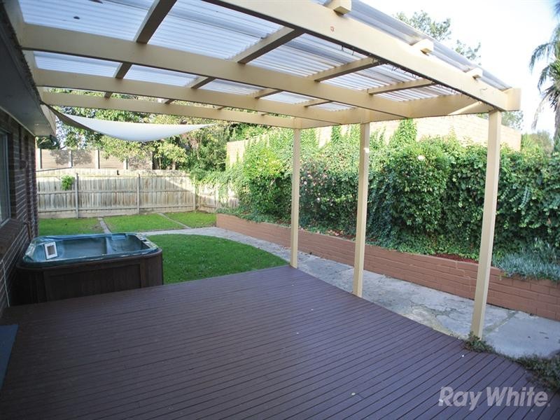 10 Radleigh Drive, Wheelers Hill VIC 3150