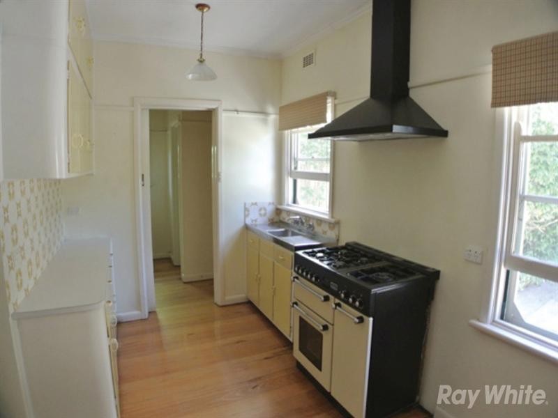 34 Vannam Drive, Ashwood VIC 3147