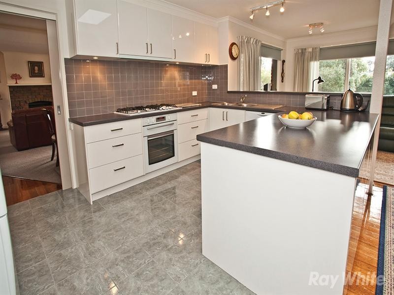 3 Cambrian Crescent, Wheelers Hill VIC 3150