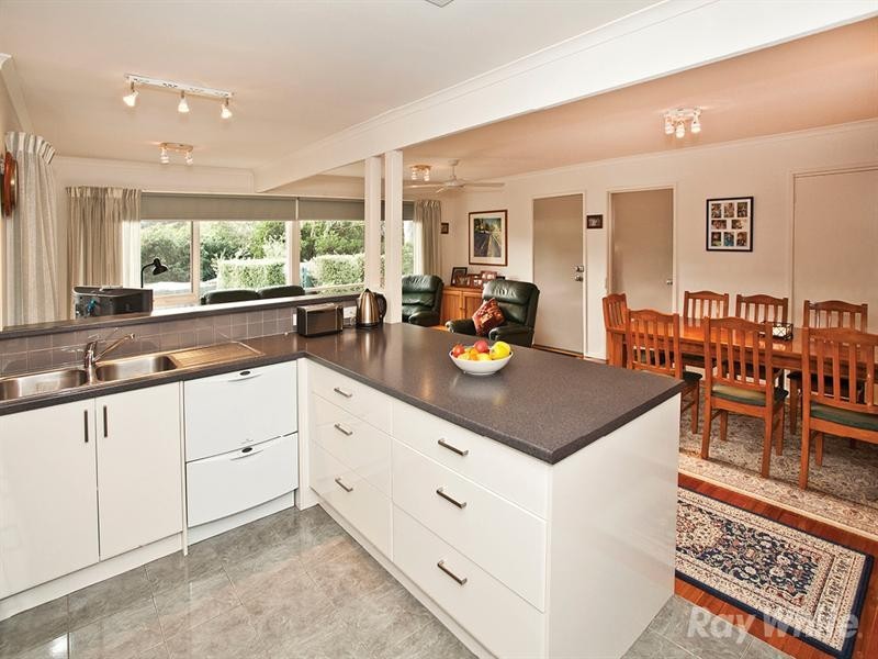 3 Cambrian Crescent, Wheelers Hill VIC 3150