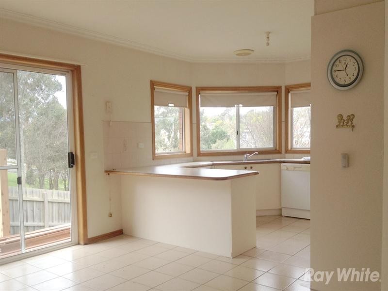 2/6 Rheanva Street, Berwick VIC 3806