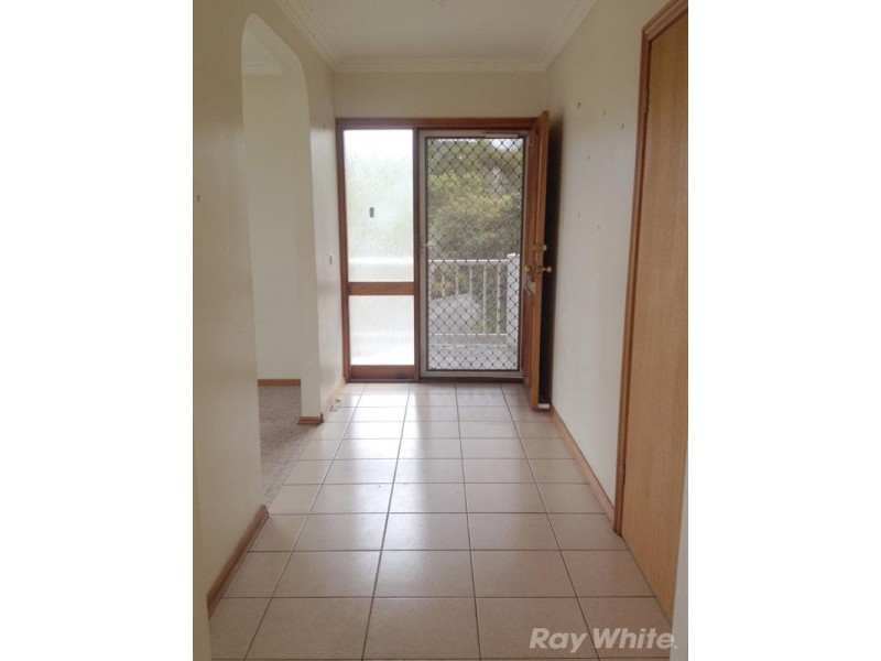 2/6 Rheanva Street, Berwick VIC 3806