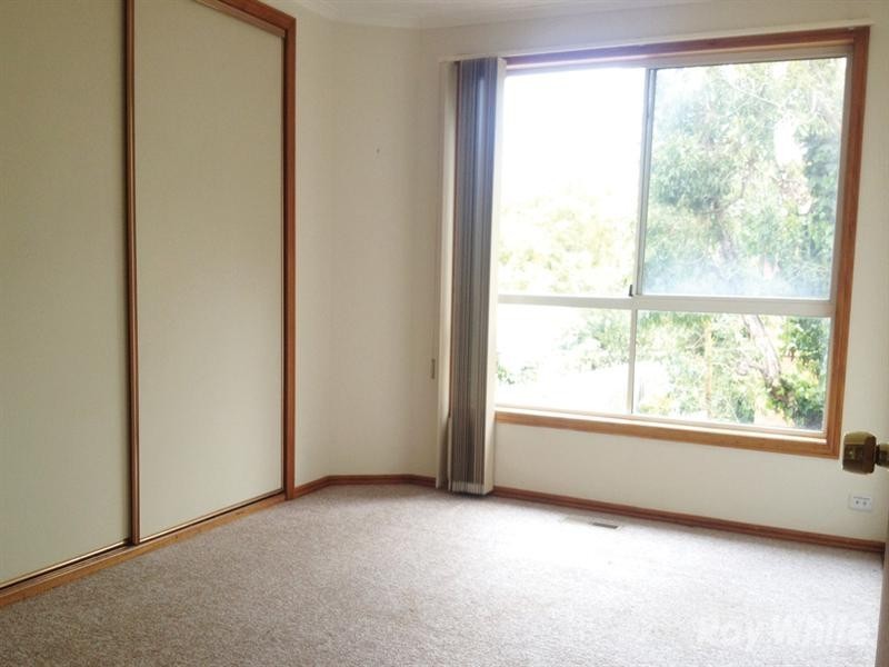 2/6 Rheanva Street, Berwick VIC 3806