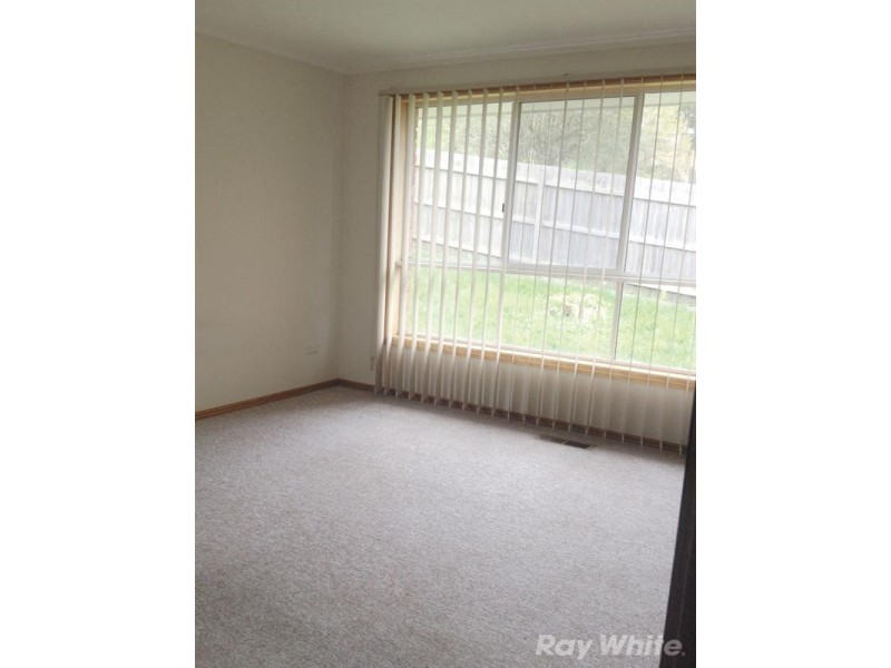 2/6 Rheanva Street, Berwick VIC 3806
