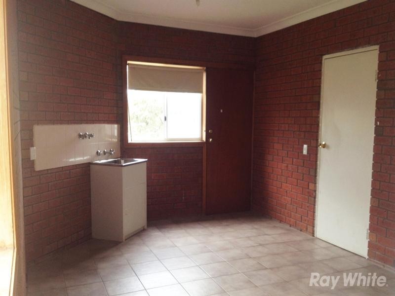 2/6 Rheanva Street, Berwick VIC 3806