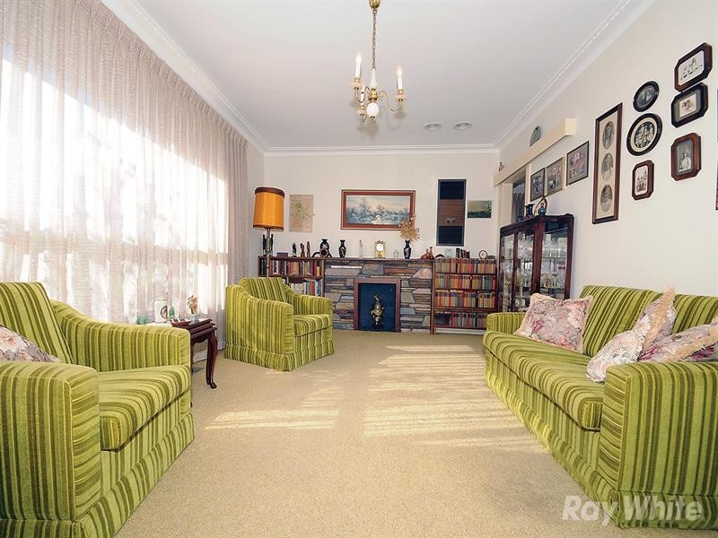 24 Delmore Crescent, Glen Waverley VIC 3150