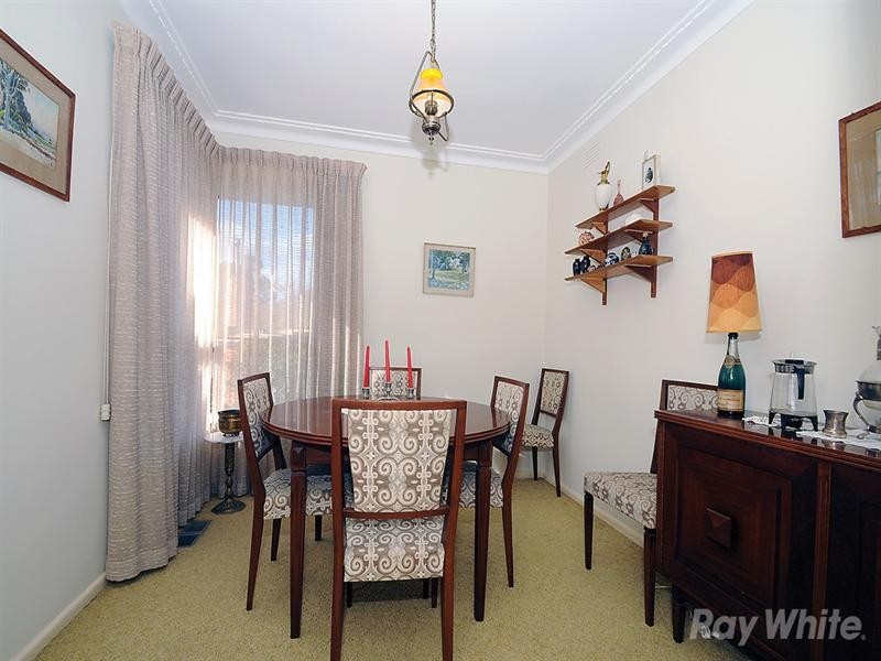 24 Delmore Crescent, Glen Waverley VIC 3150