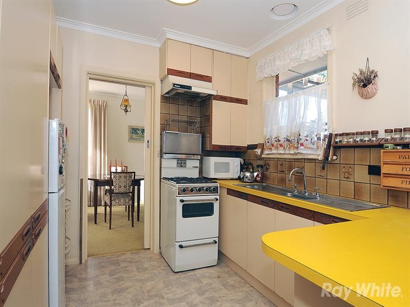 24 Delmore Crescent, Glen Waverley VIC 3150