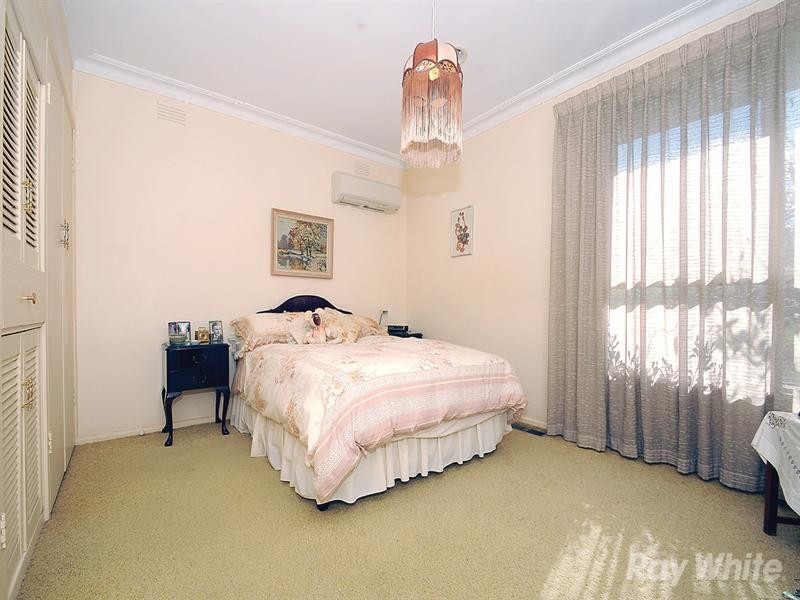 24 Delmore Crescent, Glen Waverley VIC 3150